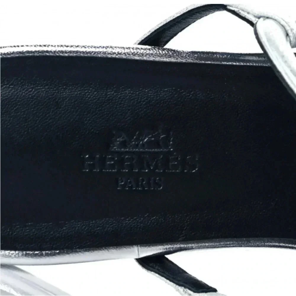 Hermes
Metallic Suede Goatskin
Beach Sandals 38 Silver - Picture 6 of 13